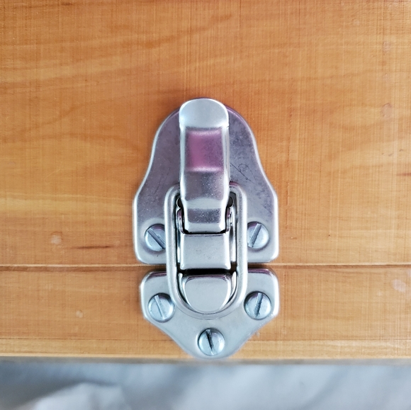 WOOD BOX WITH CUSHION INTERIOR - Picture 6 of 9